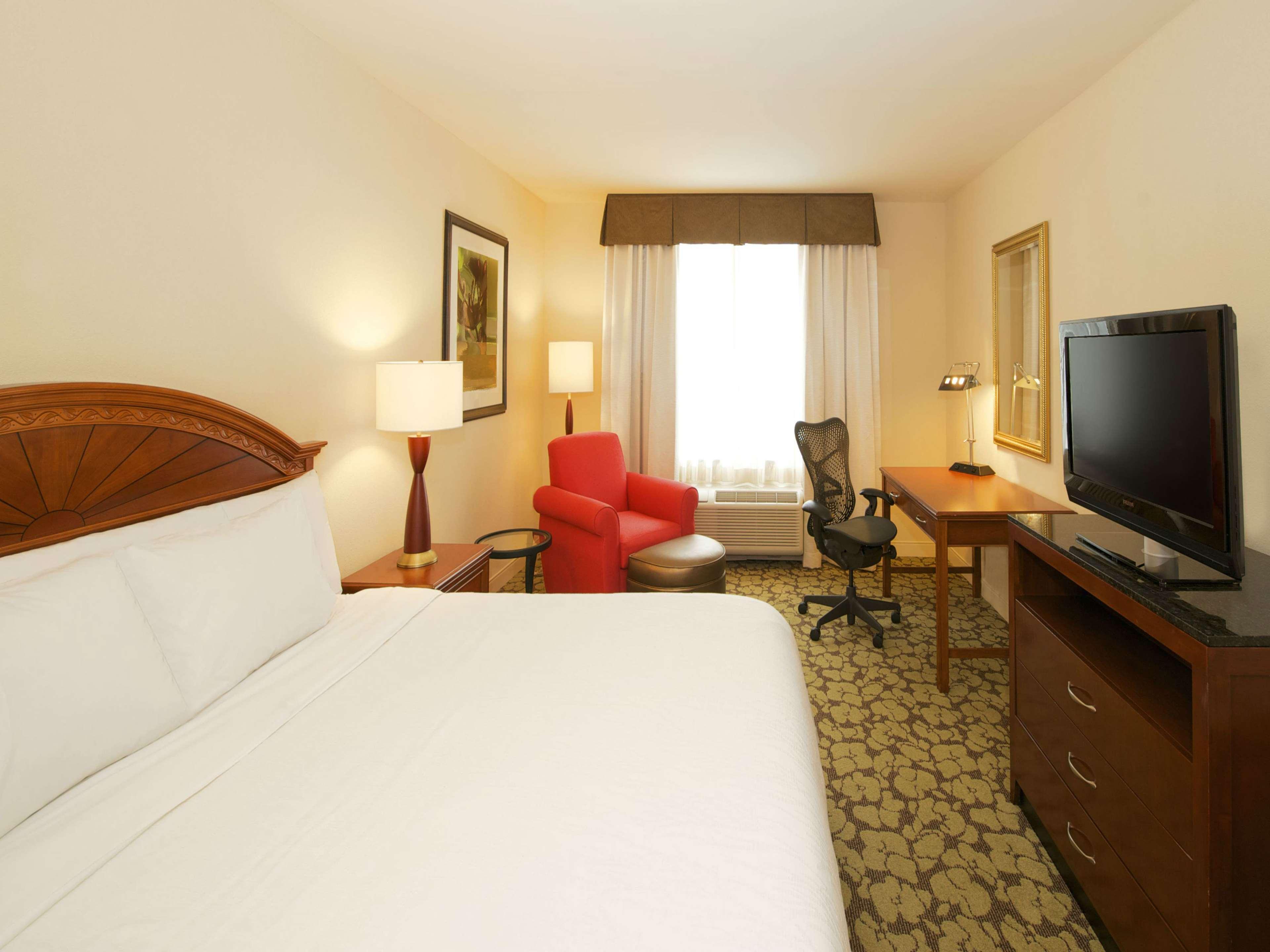 Hilton Garden Inn Virginia Beach Town Center Exterior foto