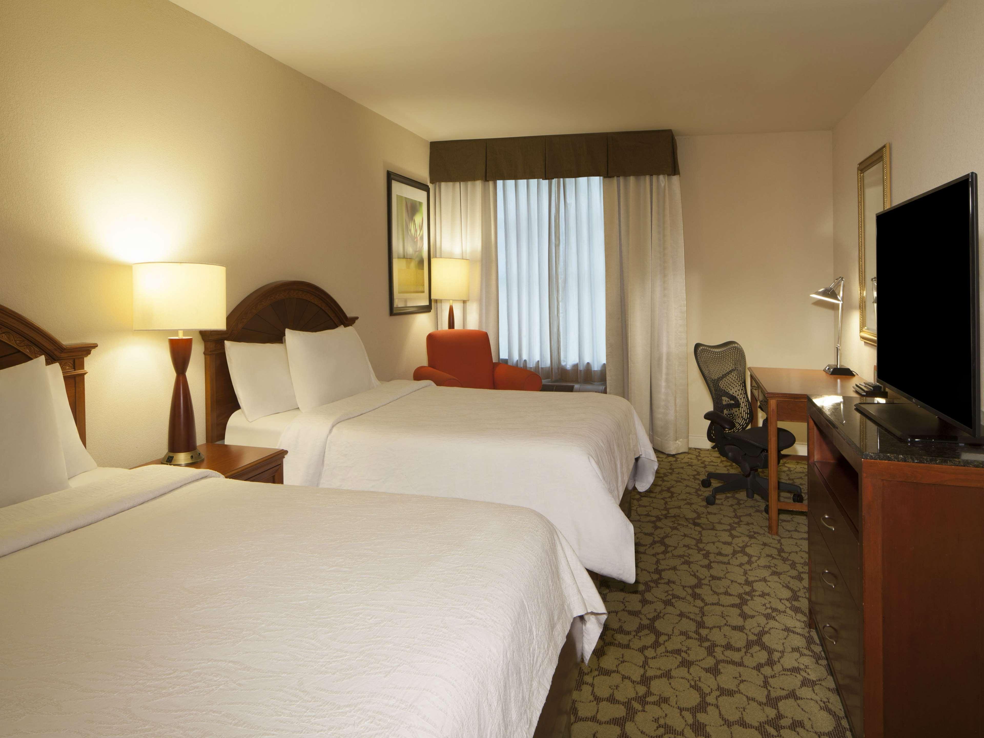 Hilton Garden Inn Virginia Beach Town Center Exterior foto