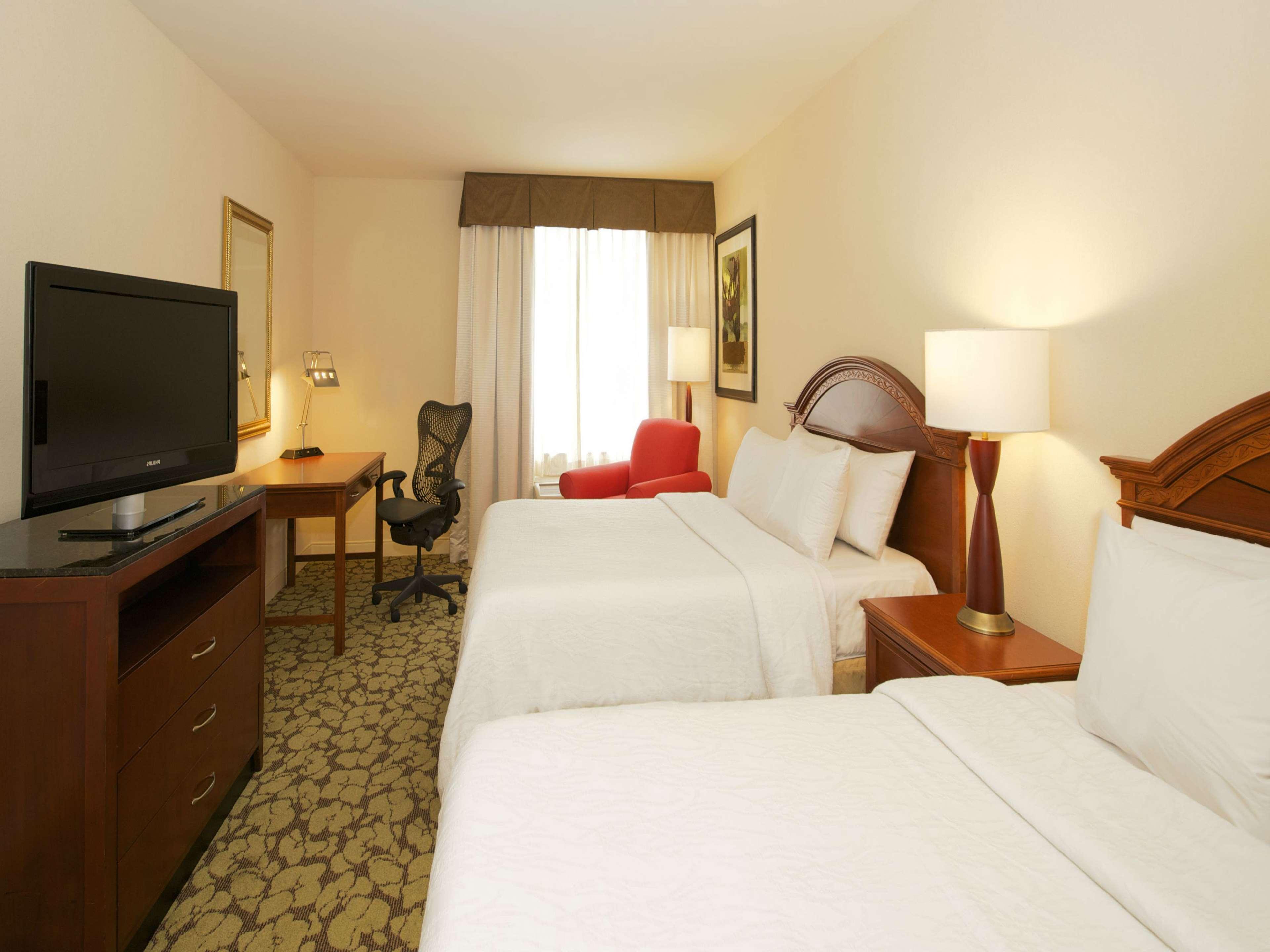 Hilton Garden Inn Virginia Beach Town Center Exterior foto